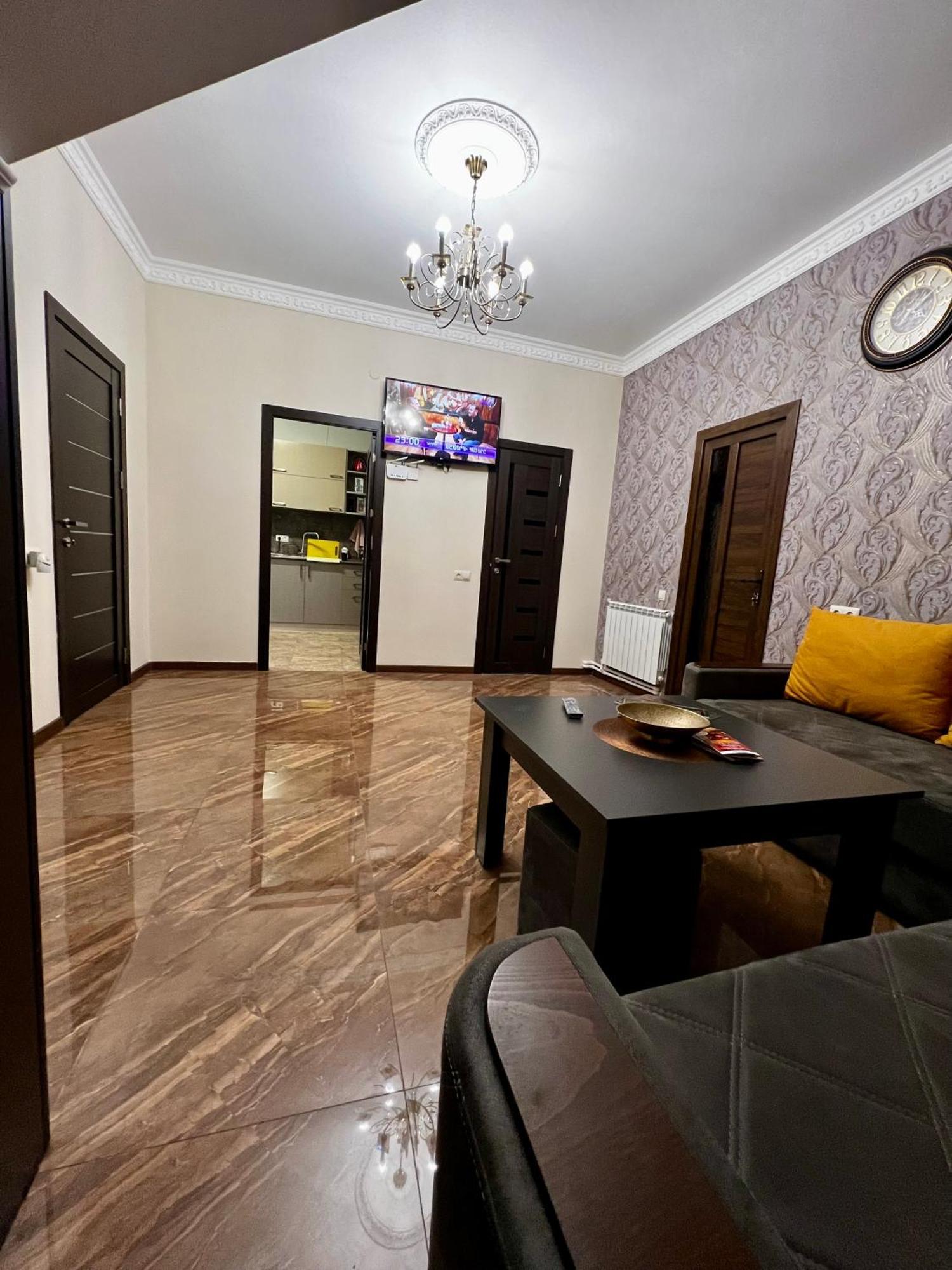 New , Comfortable 3 Bedroom House Erivan Exterior foto