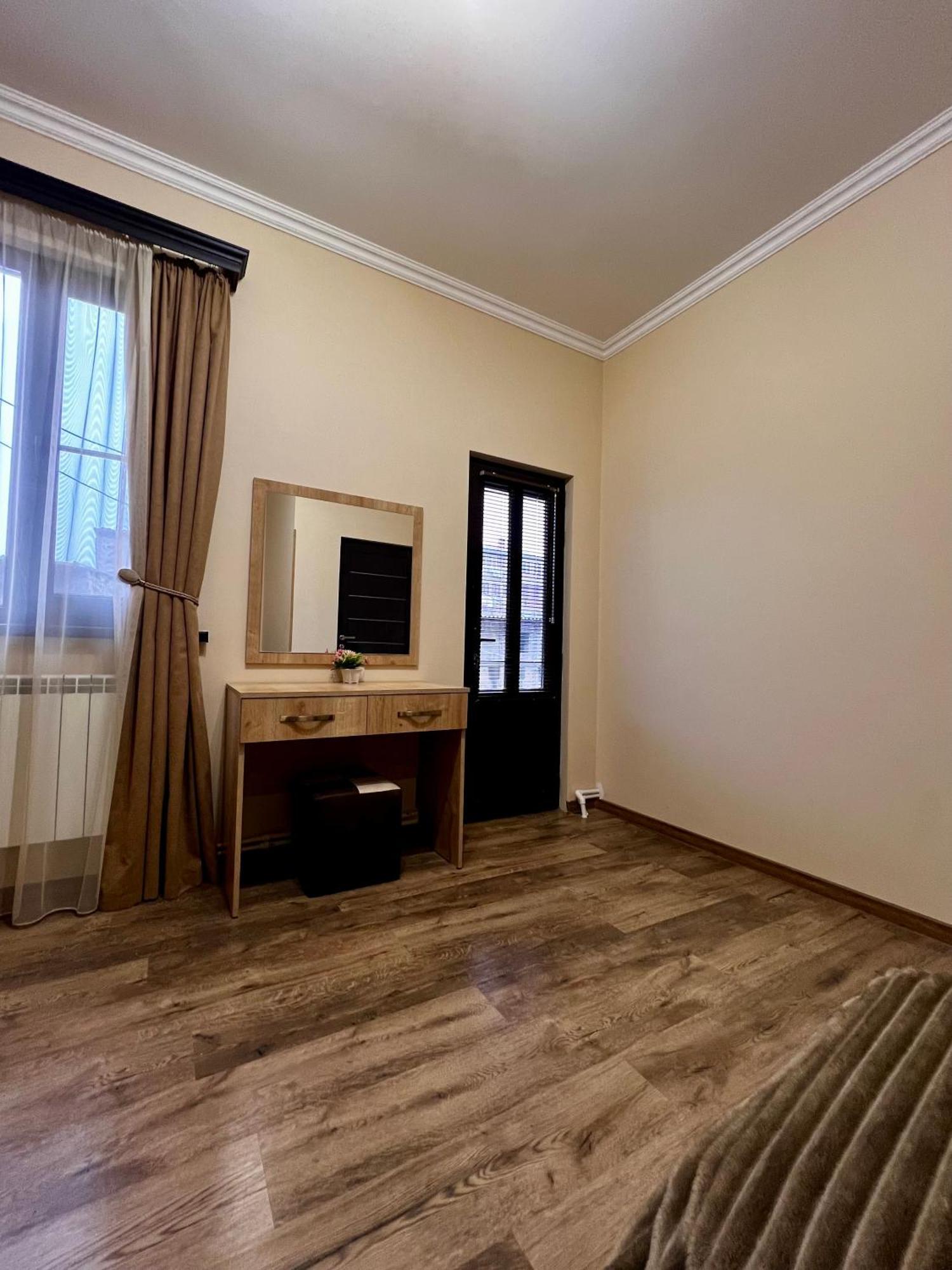 New , Comfortable 3 Bedroom House Erivan Exterior foto