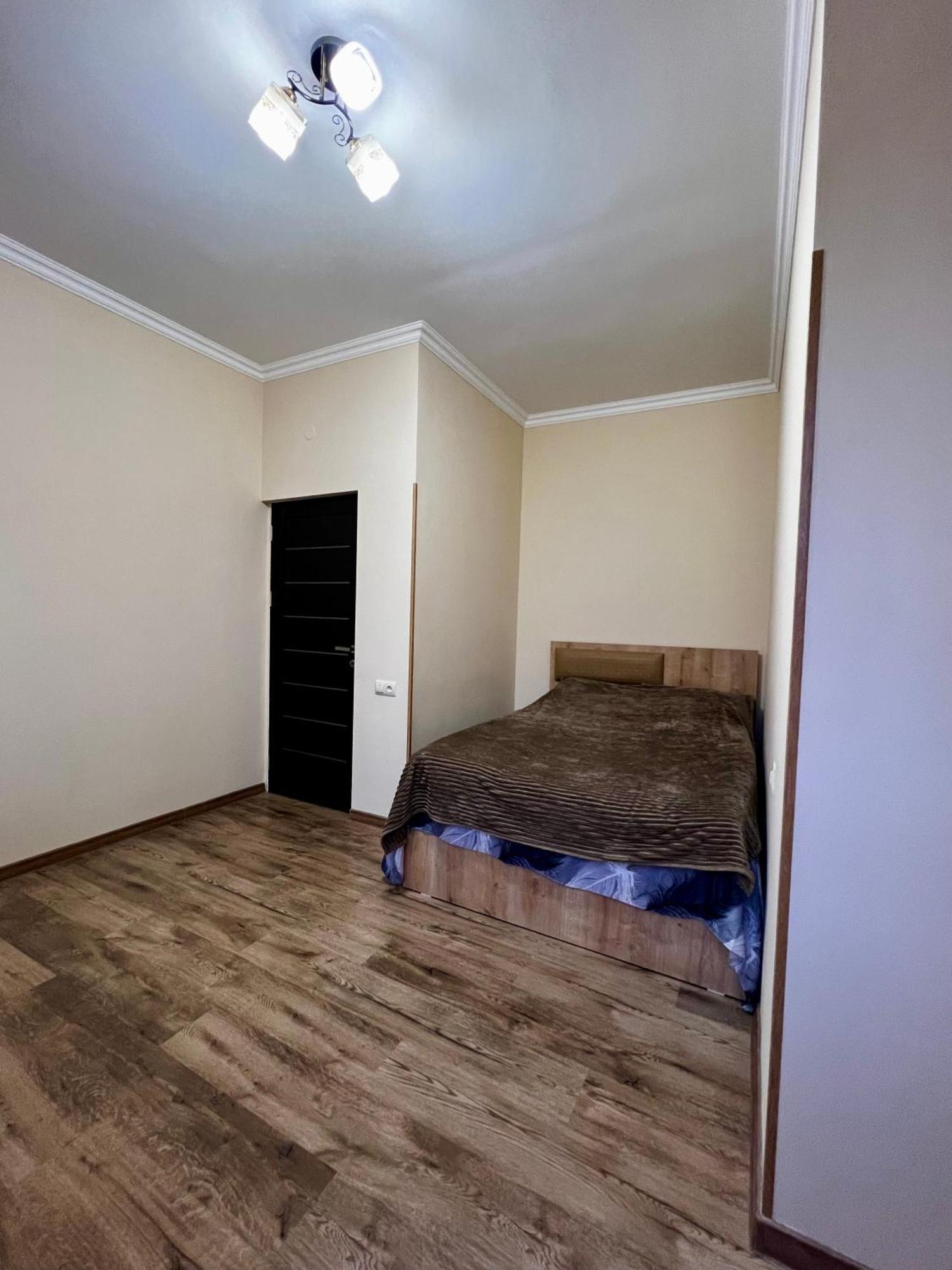 New , Comfortable 3 Bedroom House Erivan Exterior foto